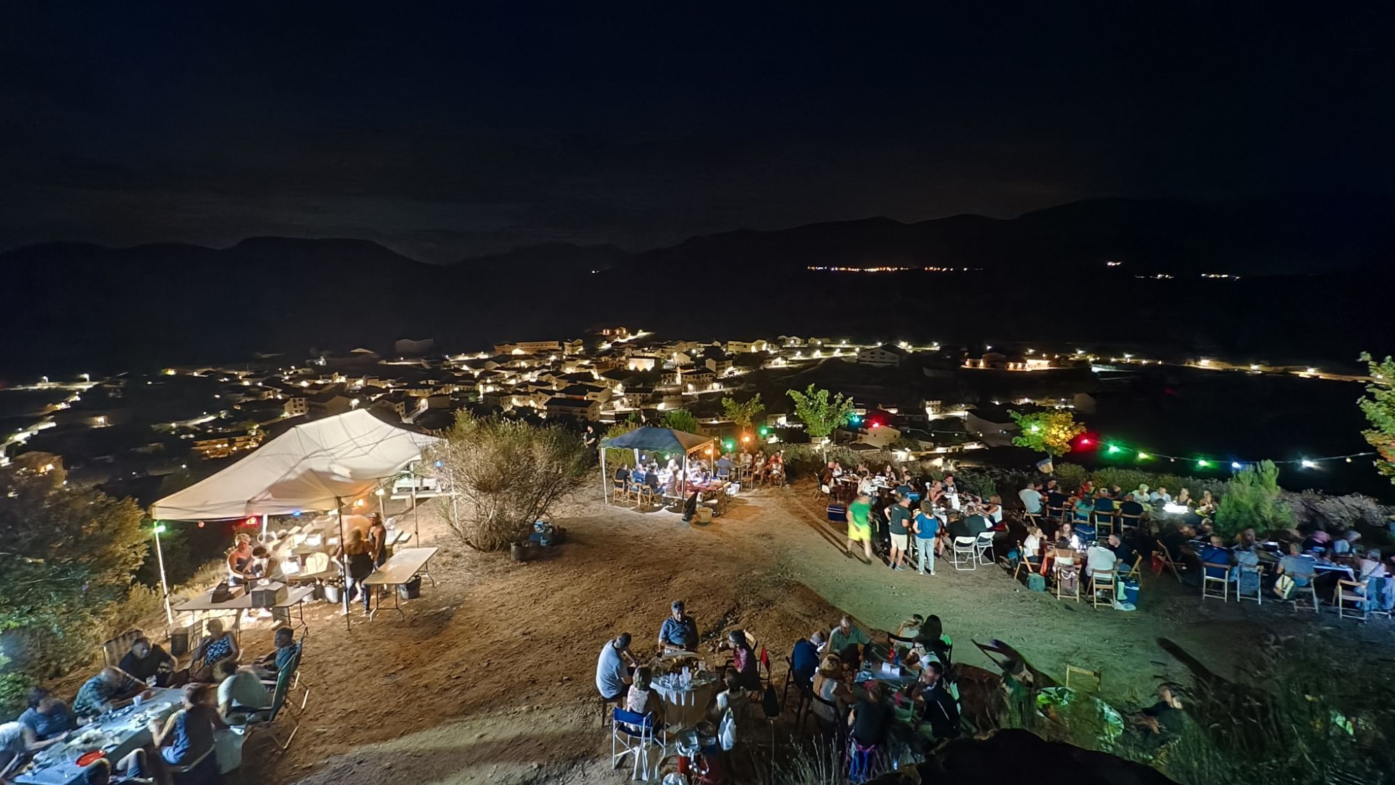 📌’Los vecinos de Baños de Ebro suben un año más a lo más alto del pueblo para ver las lágrimas de San Lorenzo’