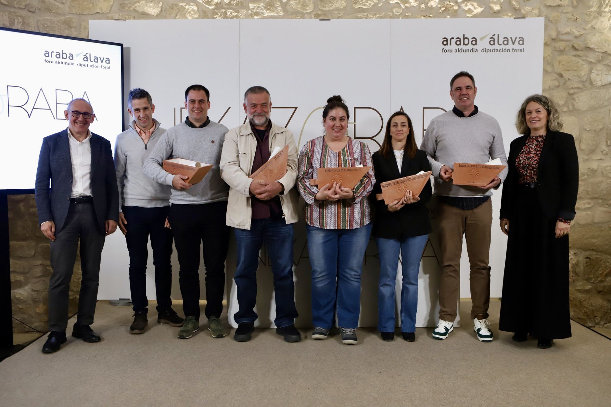 📌’APRORA recibe el premio Landa Garapena por recuperar el cultivo del olivo en Rioja Alavesa, y Fernando Remírez de Ganuza es reconocido póstumamente’
