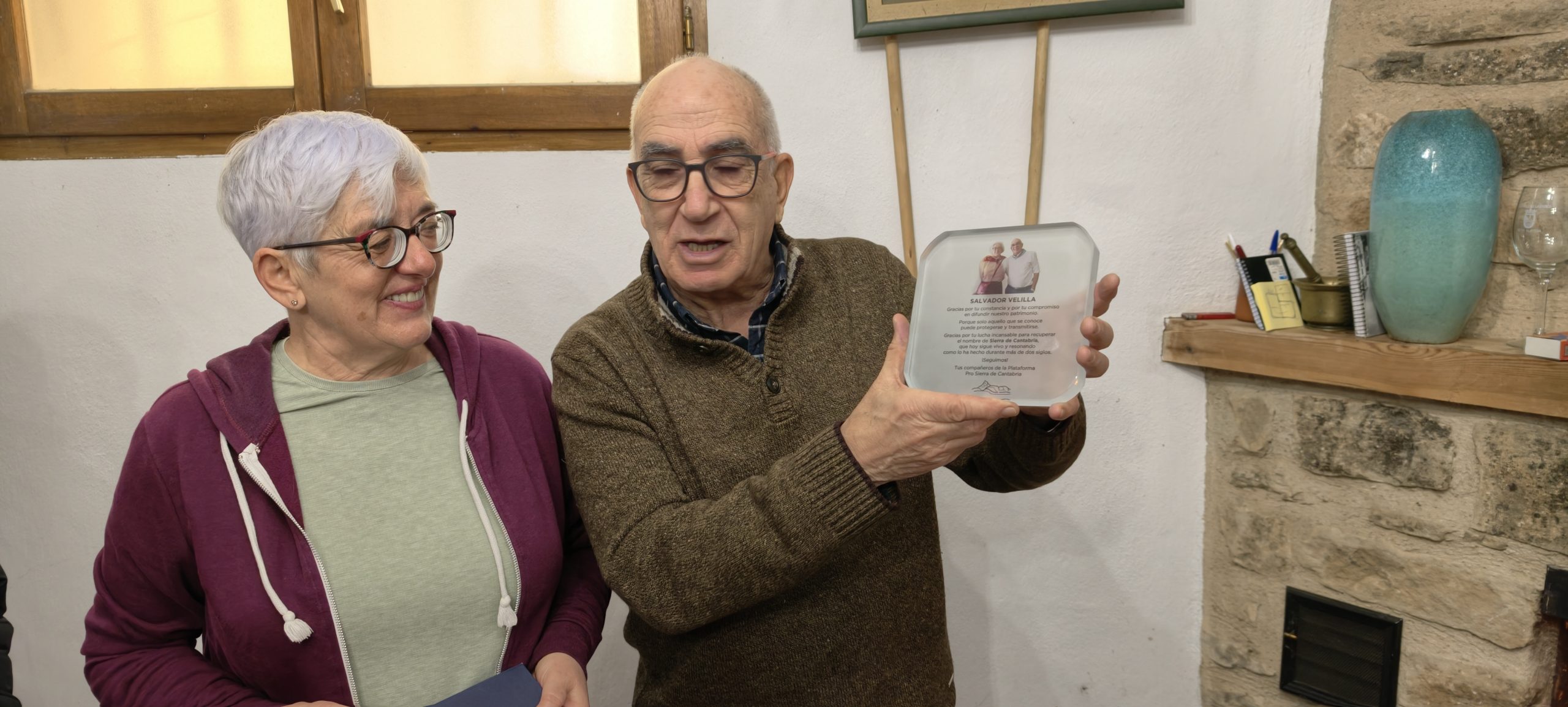 📌“Gracias por no rendirte”: Salvador Velilla recibe una placa en el Uztaberri Eguna por devolver la identidad a la Sierra de Cantabria