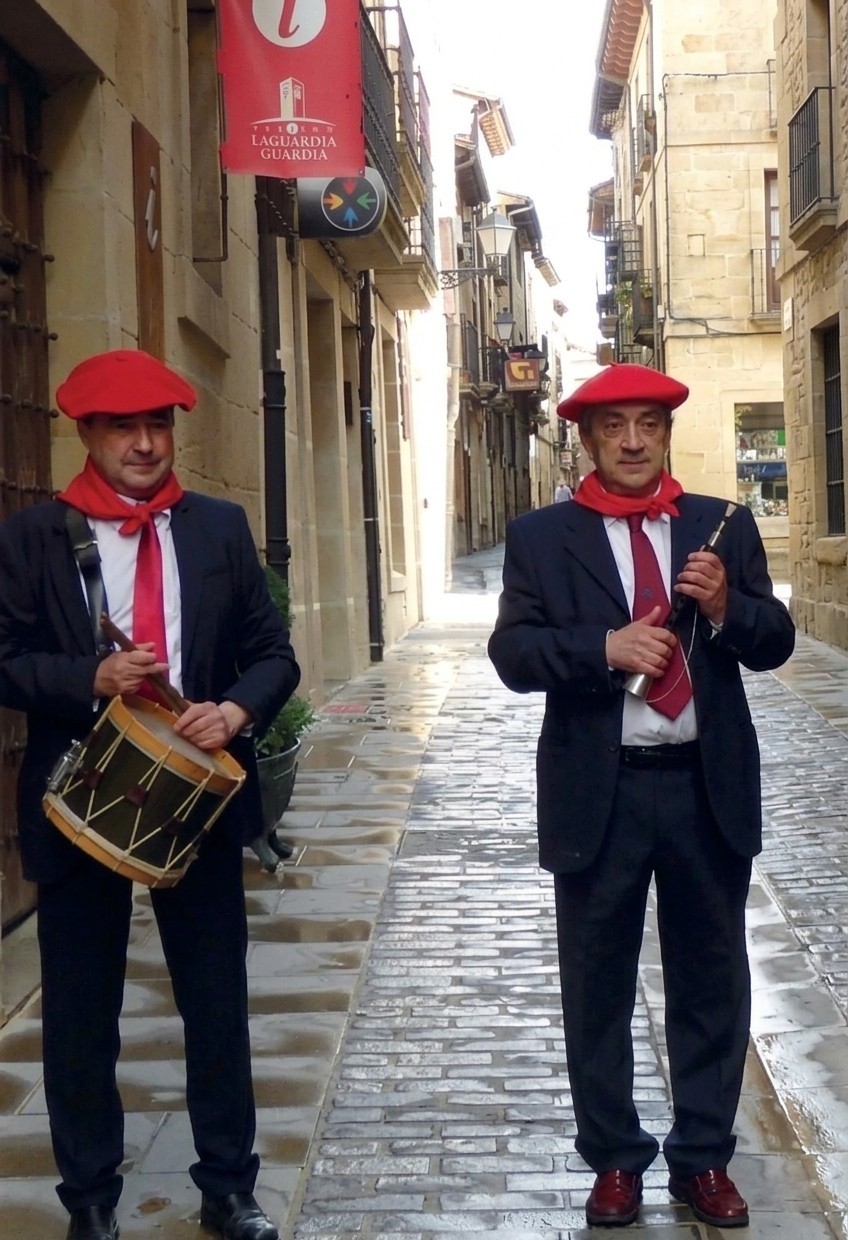 📌’Laguardia celebra 50 años de la Fiesta de la Gaita con un emotivo homenaje a Víctor y Rodolfo’