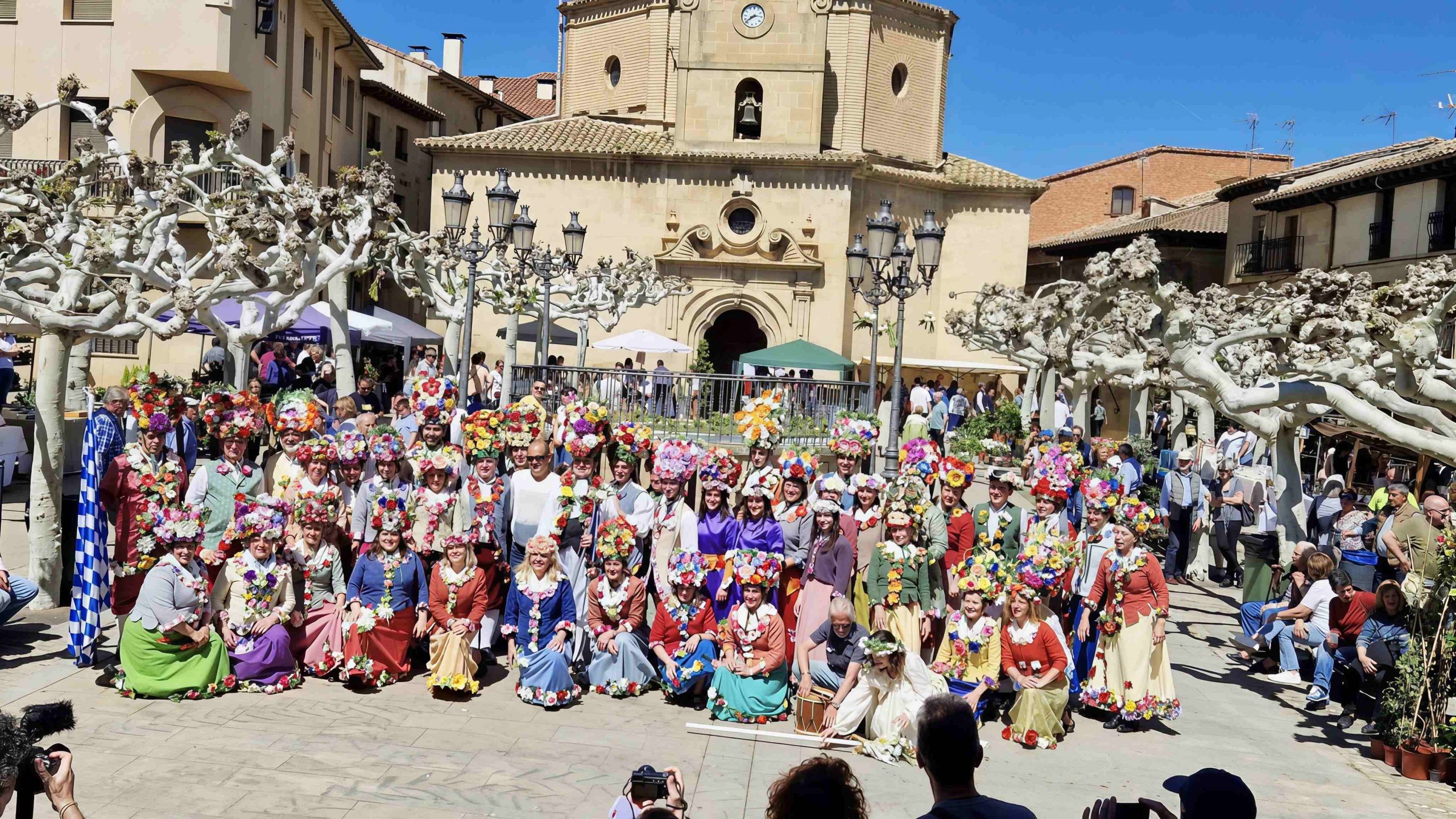 📌’Trece ediciones, un mercado y una comparsa que nunca falla: Elciego celebra su Mercado de la Flor y la Huerta’